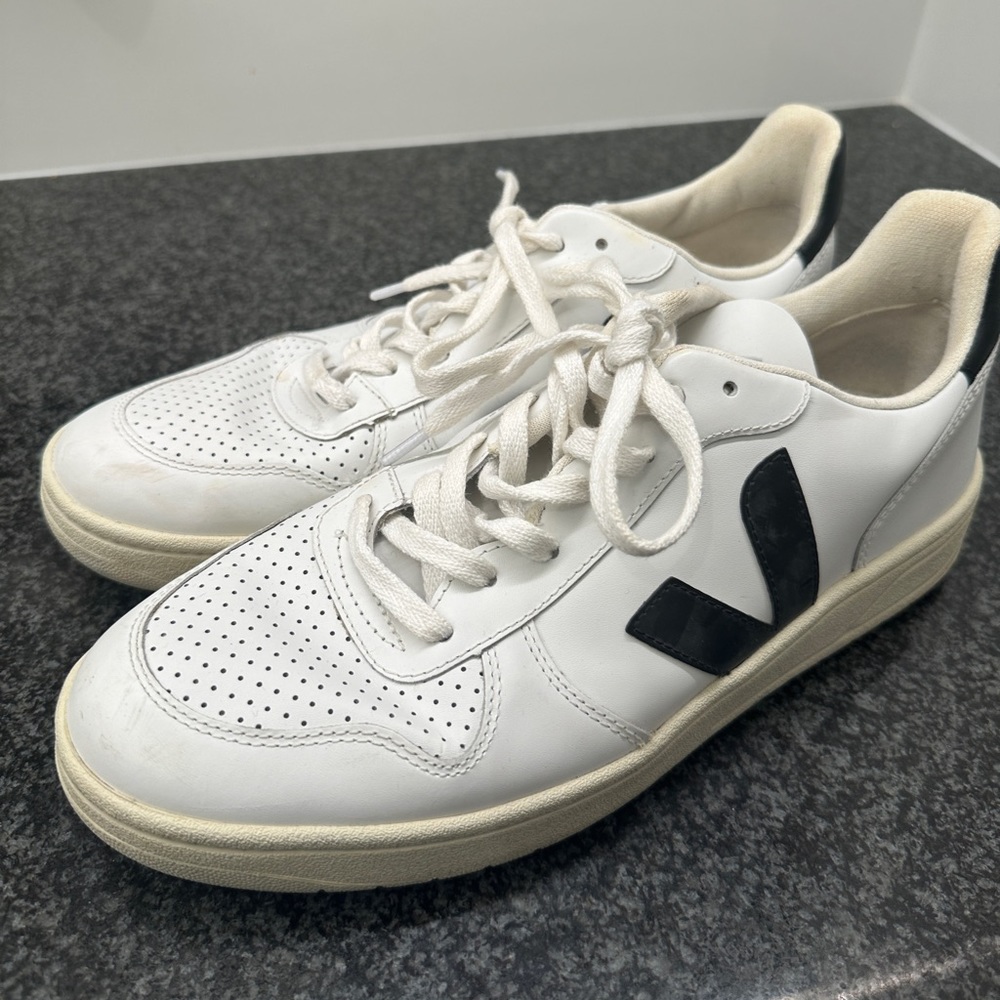 Veja V-10 Black Sneakers